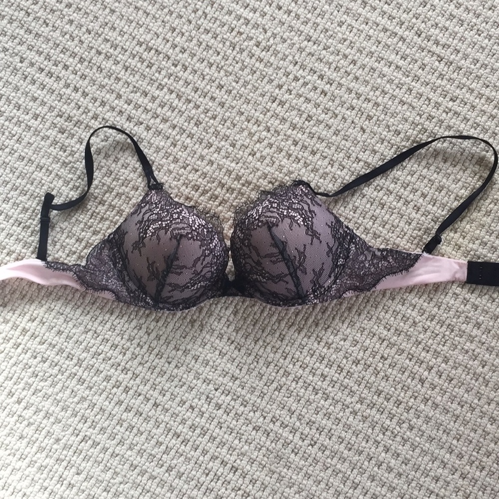 Victoria Secret Bombshell Plunge Bra NWOT